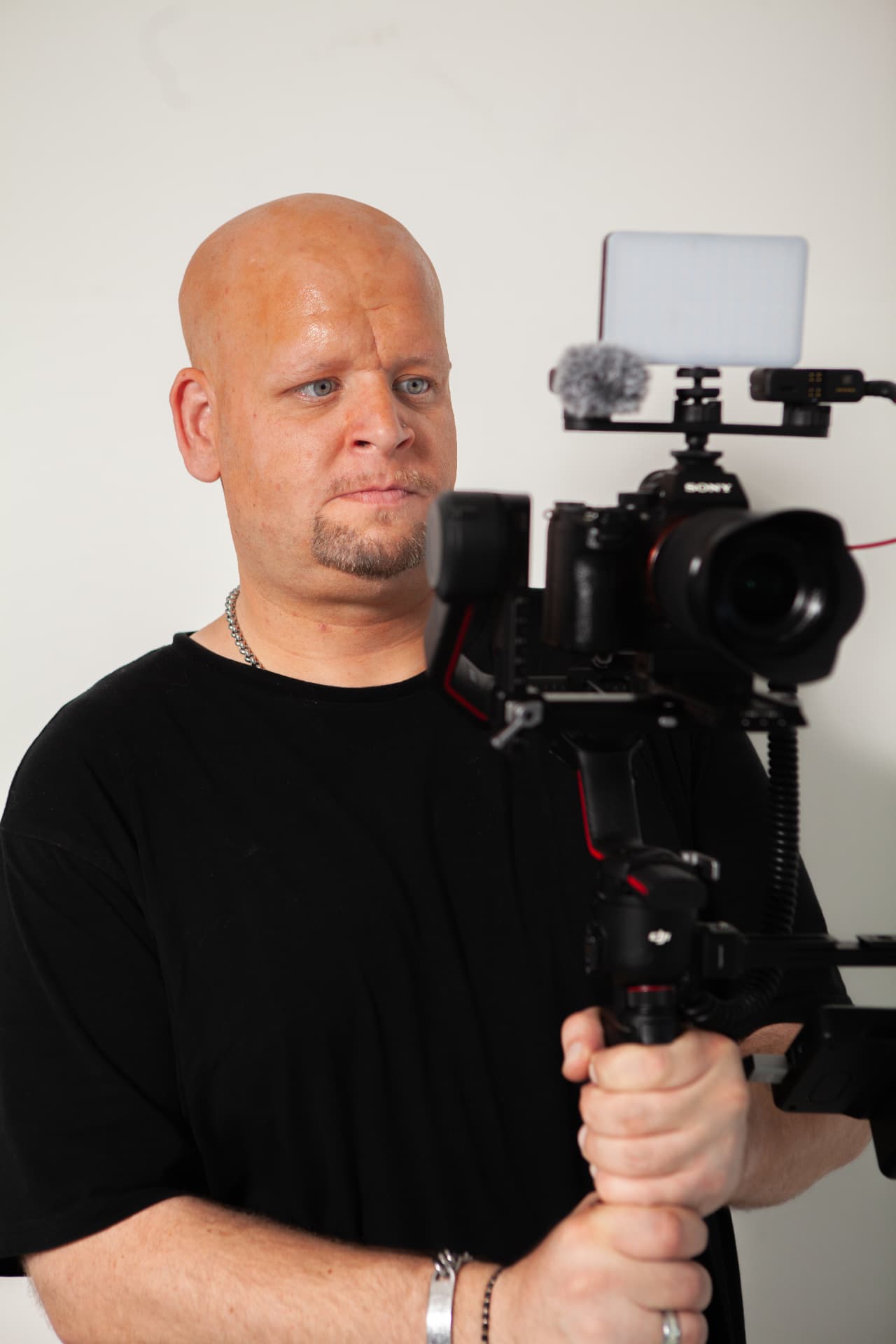 David Künzli mit Sony-Kamera auf dem Gimbal